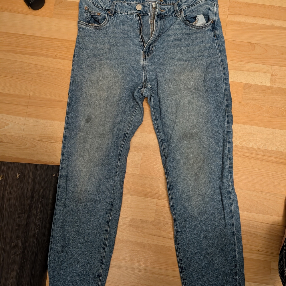 Blue Straight Leg Jeans with Versatile Washes